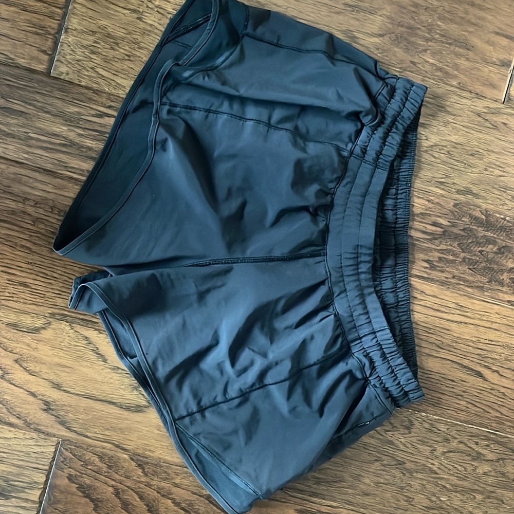 Lululemon 4 inch hotty hot short